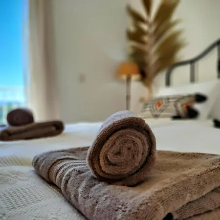 Apartment Happy , 2 Bed 2 Bath , Seaview Airco Wifi *